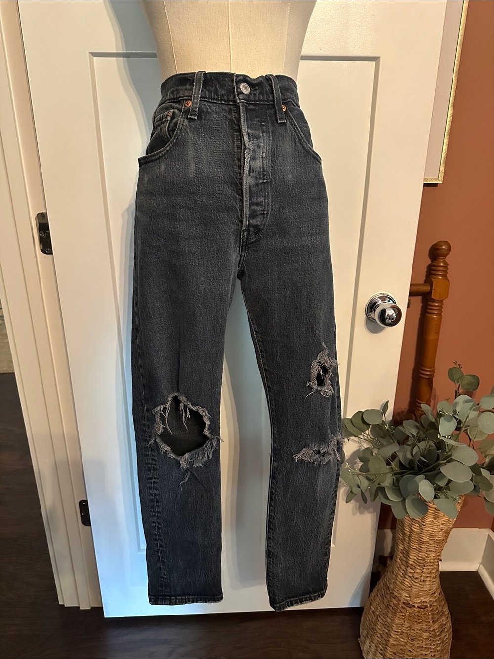 Vintage Levi's women’s faded black Denim 501 Original Leather Patch 30/28 Jeans